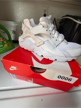 Nike Kids White and Beige Huarache Sneakers